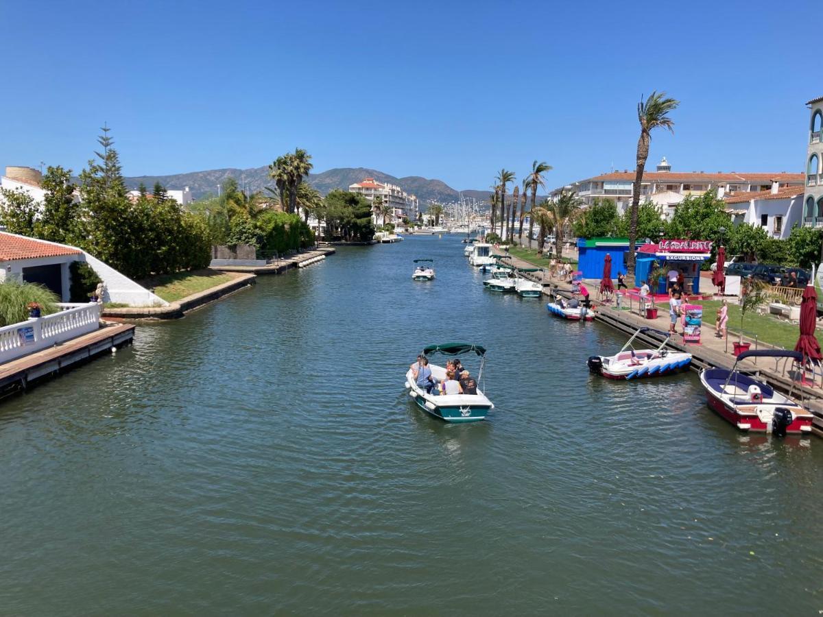 Charmante Maison Coeur De Ville 650M Plage Empuriabrava Eksteriør bilde