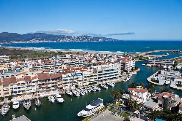 Charmante Maison Coeur De Ville 650M Plage Empuriabrava Eksteriør bilde