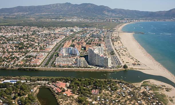 Charmante Maison Coeur De Ville 650M Plage Empuriabrava Eksteriør bilde