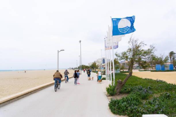 Charmante Maison Coeur De Ville 650M Plage Empuriabrava Eksteriør bilde